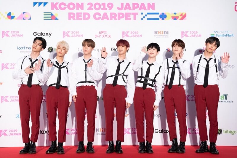 Ídolos de Kpop brilham na Red Carpet da KCON 2019 Japan ONF