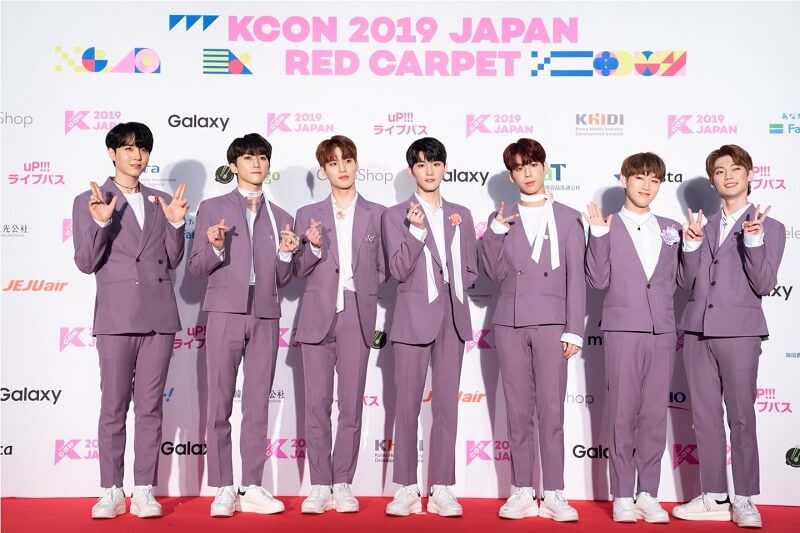 Ídolos de Kpop brilham na Red Carpet da KCON 2019 Japan TARGET