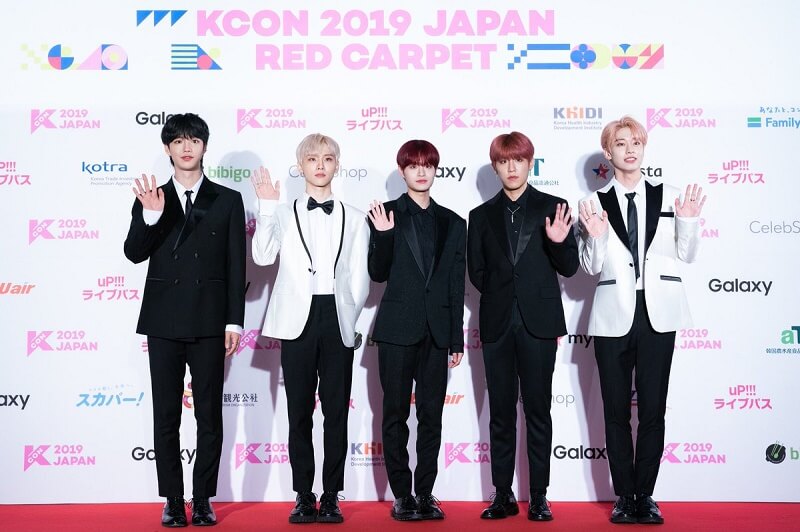 Ídolos de Kpop brilham na Red Carpet da KCON 2019 Japan ab6ix