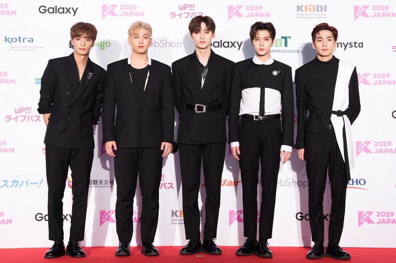 Ídolos de Kpop brilham na Red Carpet da KCON 2019 Japan nuest