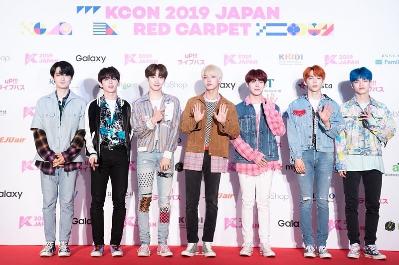 Ídolos de Kpop brilham na Red Carpet da KCON 2019 Japan verivery