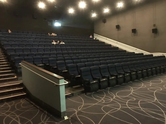Spirited Away - Assim foi a Estreia do Filme na China sala de cinema