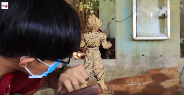 Artista Vietnamita faz Incrível Figura em Madeira do Goku 3