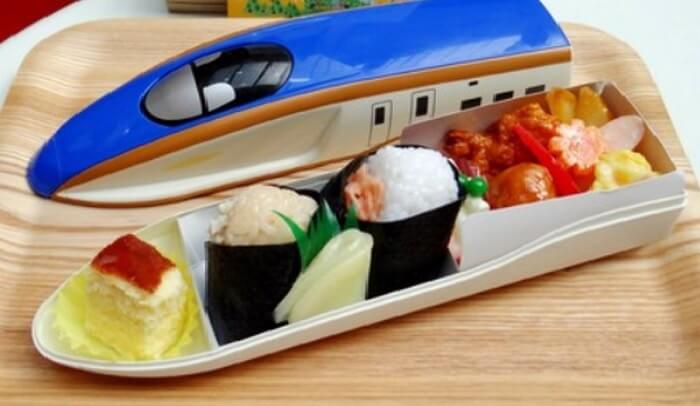 15 coisas a Não fazer nos Comboios no Japão - Pesquisa comida