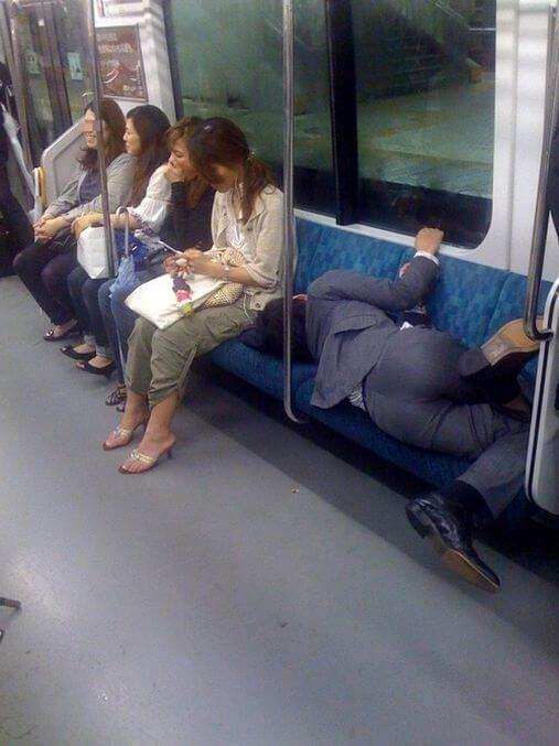15 coisas a Não fazer nos Comboios no Japão - Pesquisa dormir ocupar lugares comboio