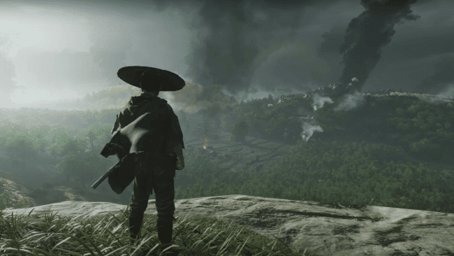 Ghost of Tsushima – Jin a olhar para um campo a arder
