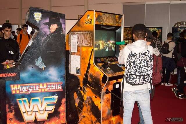 Máquinas arcade em evento gaming Portugal 