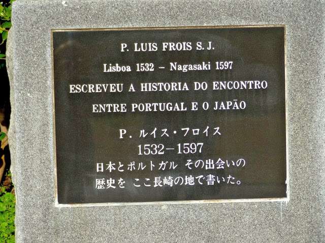 Placa em Nagasaki, reveladora do papel importante de Luís Fróis.